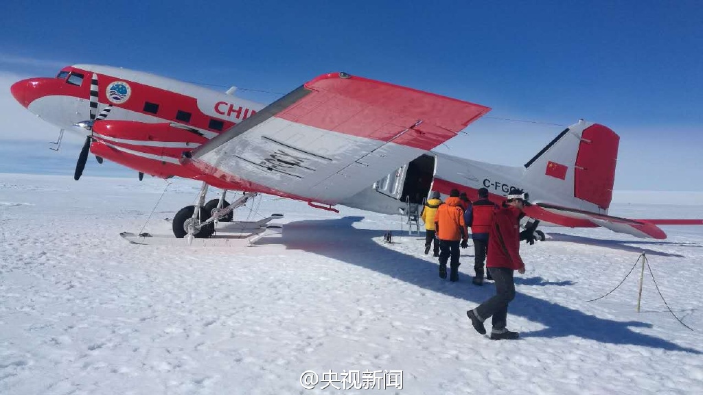 中国飞机首降南极冰盖之巅【2】