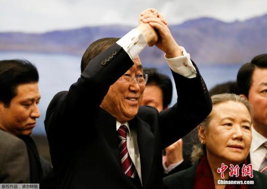 联合国卸任秘书长潘基文回韩国，民众夹道欢迎。