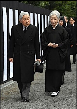 日本三笠宫亲王去世逾百天 天皇夫妇扫墓追悼