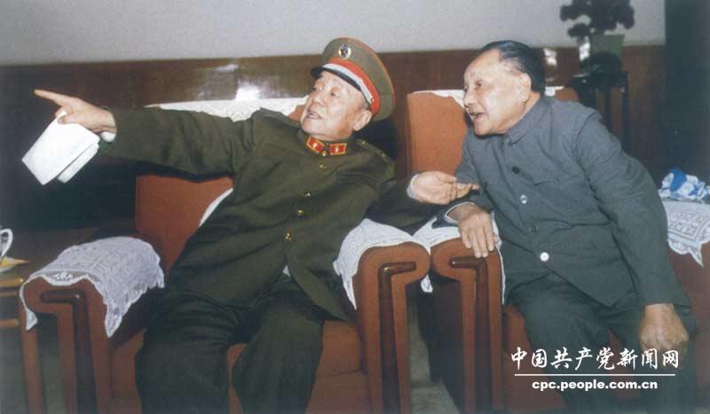 1988年12月，军委扩大会议期间，邓小平接见各大军区司令员、政委