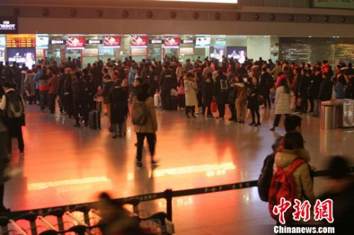 大年三十，成都机场客流量跌至春运最低。　吕俊明摄