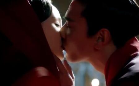 赵又廷壁咚杨幂上演吻戏 杨幂吻过的男神多传绯闻-中青在线