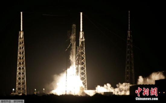 当地时间2016年7月18日，美国佛罗里达州卡纳维尔角，美国著名航天私企太空探索技术公司（SpaceX）成功用猎鹰9号火箭将一艘货运龙飞船送上太空。