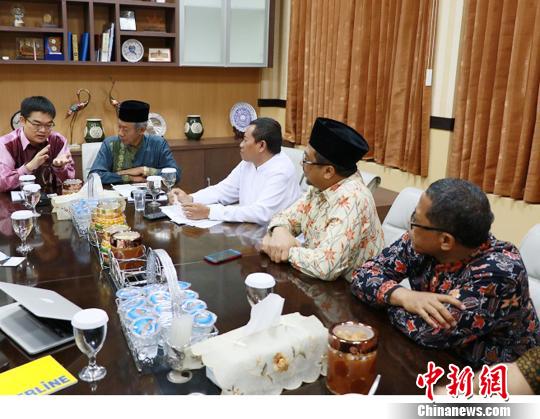 中国驻印尼泗水总领事会见穆联东爪哇分区主席