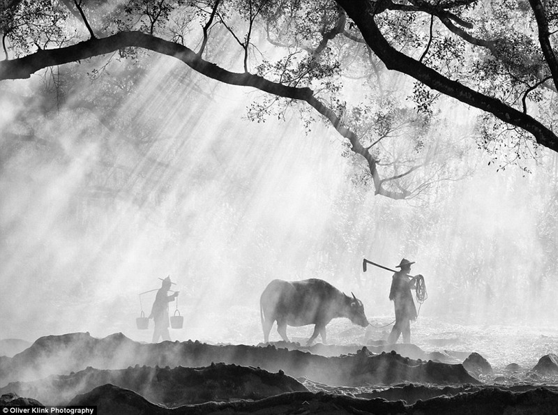 摄影师花16年拍摄亚洲 记录消逝中的传统生活