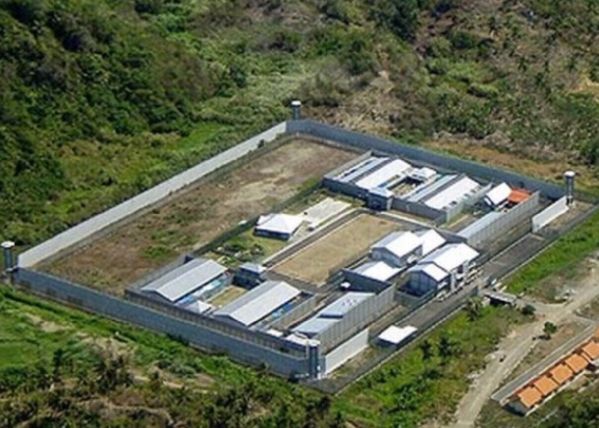 努萨安邦岛监狱