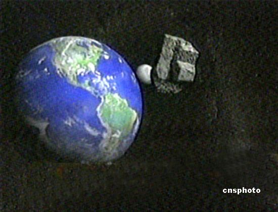 美国科学家近日发现一颗直径2公里的小行星正向地球飞来，预计2019年会到达地球，而且和地球相撞的概率达10%。美国林肯研究中心将危险定为“一级”。另外，现在的科技水平要防止小行星冲撞地球，需要至少提前10年做准备。