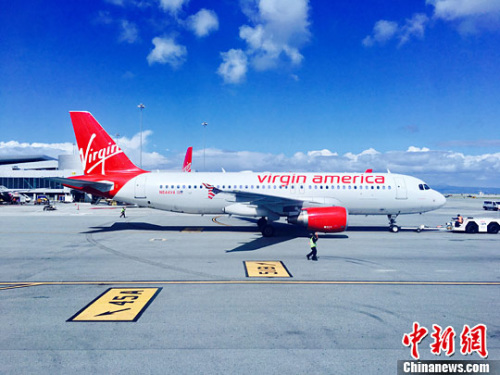 当地时间3月22日，美国旧金山国际机场，一架维珍美国（ Virgin America）航空公司的班机正在滑行。<a target='_blank' href='http://www.chinanews.com/'><p align=