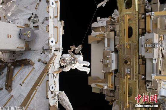 据美国宇航局(NASA)网站消息，国际空间站的2位宇航员于3月24日进行了6小时34分钟的太空行走。3月30日，宇航员还将进行一次太空行走。