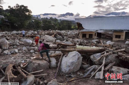 当地时间4月1日晚，哥伦比亚西南部边界省分普图马约省(Putumayo)境内发生泥石流灾害。目前遇难人数已经增至254人，另有数百人受伤。据了解，近来，连日暴雨造成当地多条河川水位暴涨溢流，把沉积物和土石等冲往首府莫科阿(Mocoa)市内建筑物和道路，车辆则困陷深烂泥中动弹不得。另据了解，经中国驻哥伦比亚大使馆证实，截至目前没有中国公民在莫科阿市泥石流中伤亡。