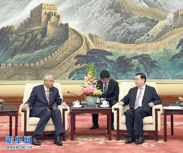 4月10日，全国人大常委会委员长张德江在北京人民大会堂会见缅甸总统吴廷觉。 新华社记者 张铎 摄