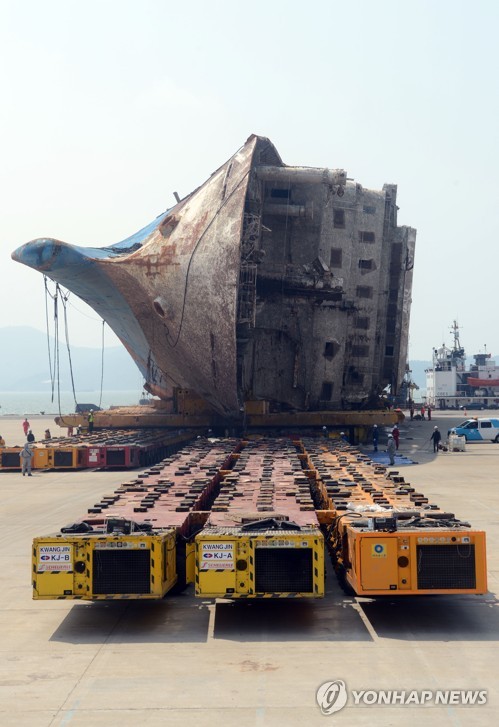 韩“世越”号沉船打捞作业顺利收官 图片来源：韩联社
