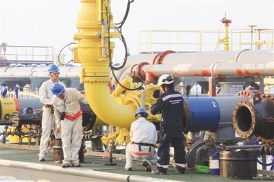 中缅原油管道工程正式投入运行