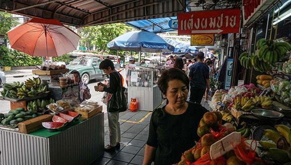 曼谷的街边食品摊儿