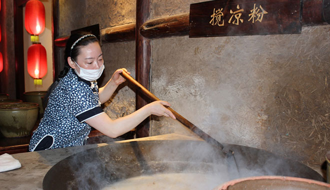 川北凉粉文化博物馆中展示的凉粉制作工艺