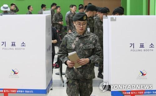 韩大选缺席投票首日上午投票率为2.38 图片来源：韩联社）