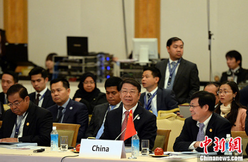 中国财政部副部长史耀斌（前排右2）率中国代表团出席了会议。 <a target=&apos;_blank&apos; href=&apos;http://www.chinanews.com/&apos;><p align=