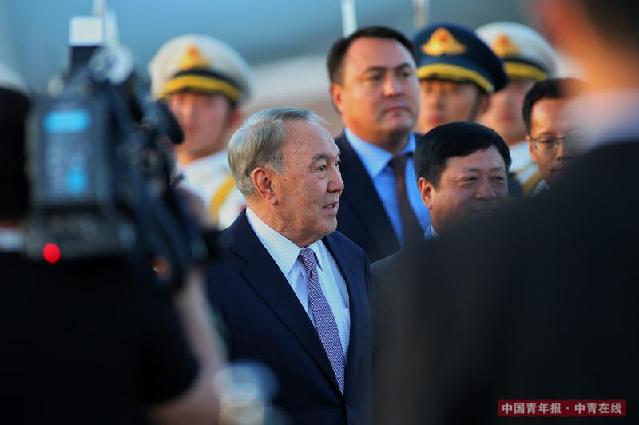 5月13日，哈萨克斯坦总统纳扎尔巴耶夫乘专机抵达北京首都国际机场，参加即将举行的“一带一路”国际合作高峰论坛。中国青年报·中青在线记者 李建泉/摄