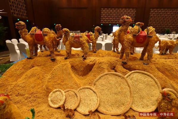 骆驼造型在宴会厅里随处可见。