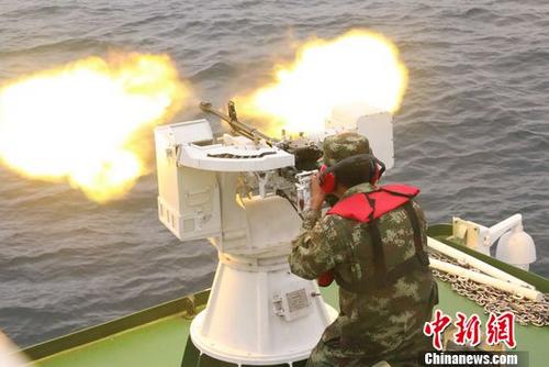 广西举行海上实弹射击演练提高北部湾维稳防控能力