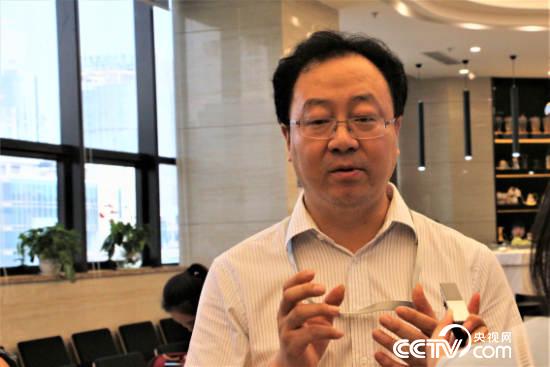 重庆咖啡交易中心监事会主席郑志。（央视网 记者何川摄）