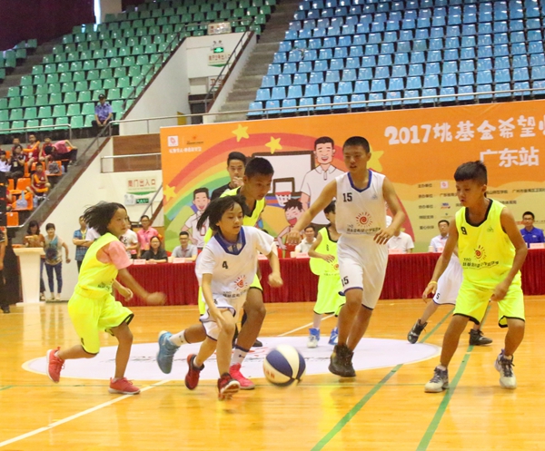 姚基金希望小学篮球季首次走进广东