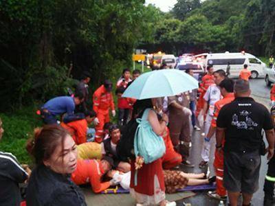 泰国清迈旅游大巴与皮卡相撞 11名中国游客受伤