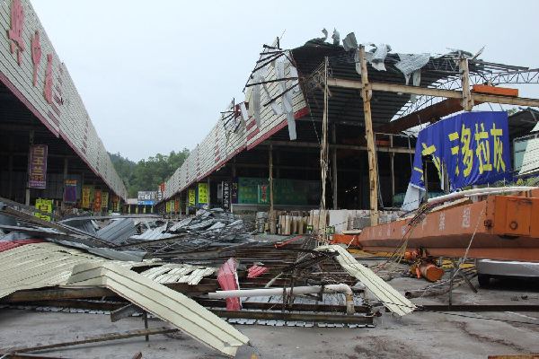 第14号台风帕卡9时登陆 广东多地升级红色预