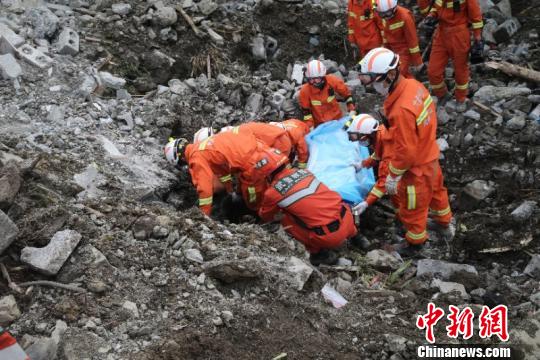 贵州纳雍山体崩塌已搜救出31人救援争分夺秒昼夜奋战