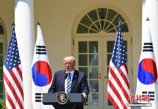 当地时间6月30日，美国总统特朗普在白宫会见韩国总统文在寅，并出席联合记者会。图为特朗普在联合记者会上发表讲话。<a target=&apos;_blank&apos; href=&apos;http://www.chinanews.com/&apos;><p align=