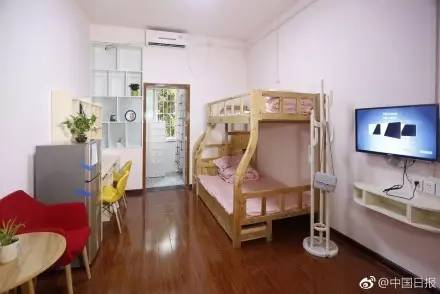 高校黑科技大PK!“刷脸”报到，全景考勤，谁的