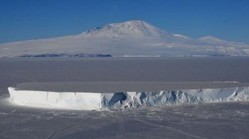 3000万年前，南极大陆气候温和，草木茂盛。冰川纪改变了一切。但科学家相信冰封下仍有生命在繁衍进化。图为资料图。(图片来源：法新社)
