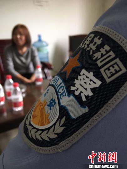 云南女大学生被骗入传销被警方解救与家人团聚