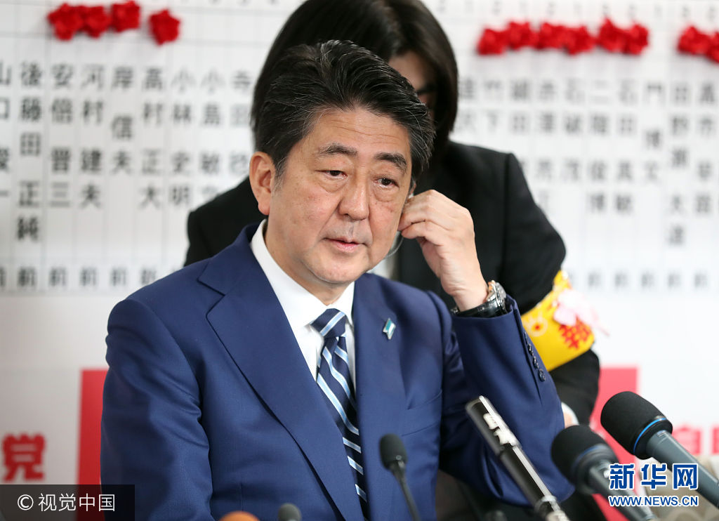 安倍预计将连任日本首相 其联盟在大选中获胜