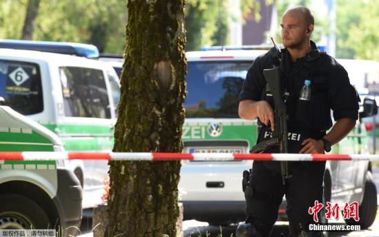 当地电台援引警方消息称，“这很可能不是恐怖袭击”。法新社随后报道称，德国警方排除了任何政治或宗教因素的作案动机，称袭击者出于“个人原因”作案。