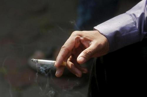 虽然智利青少年吸烟比例有所下降，但智利仍是拉美地区青少年吸烟最多的国家。图为资料图(图片来源：路透社)