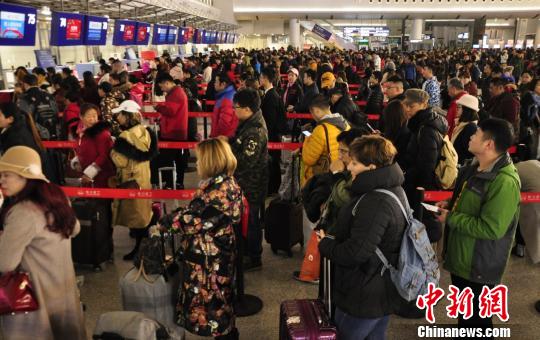 元旦假期首日成都机场预计出港旅客同比增长近3成