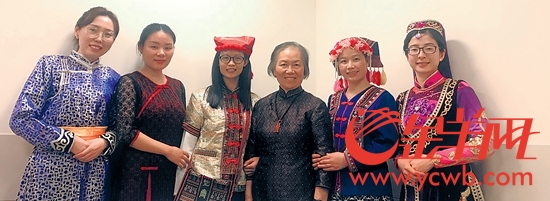 广州人李丽梅与她的多民族女儿们相聚广州
