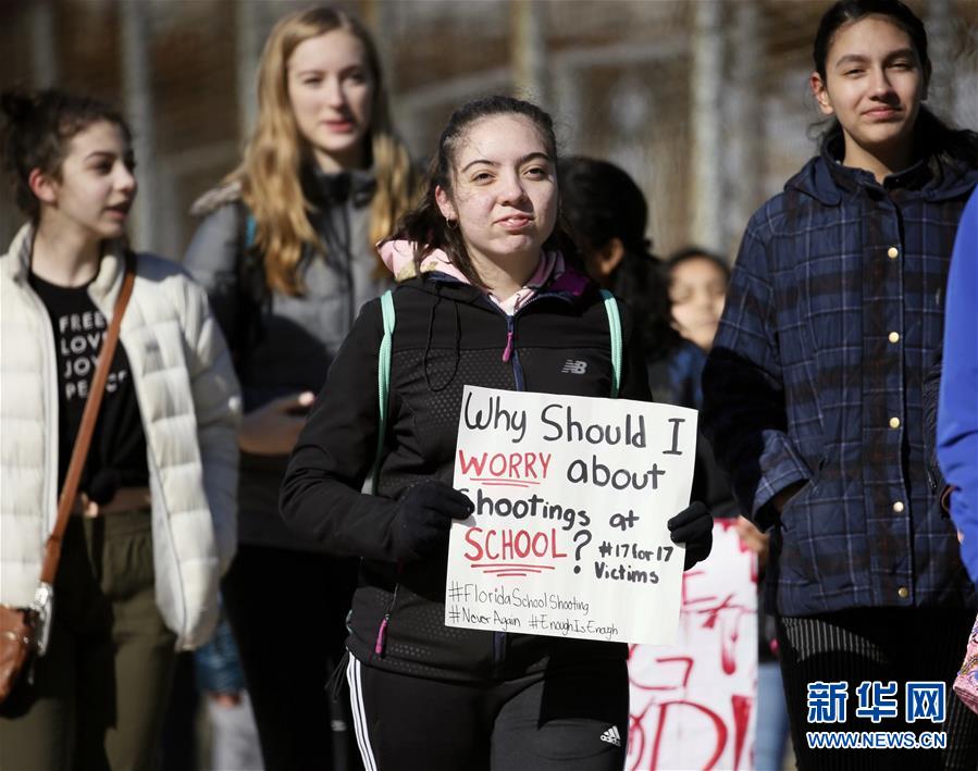 3月14日，在美国芝加哥，学生集会抗议枪击暴力。新华社记者汪平摄
