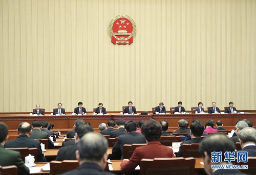 　　3月18日，十三届全国人大一次会议主席团在北京人民大会堂举行第九次会议。主席团常务主席栗战书主持会议。 新华社记者 谢环驰 摄