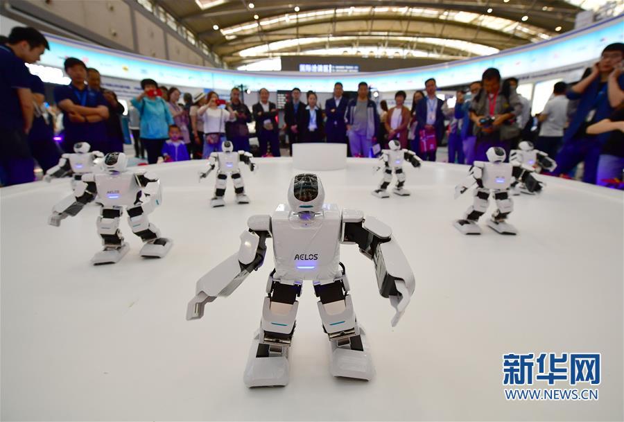 （科技）（1）智能机器人“闪耀”丝博会