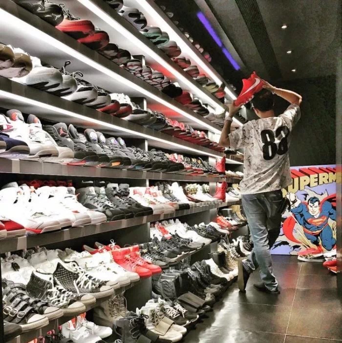 不要踩我的AJ,我可以弯下腰来吻你.