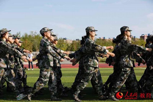 中国石油大学（北京）克拉玛依校区军训进行中