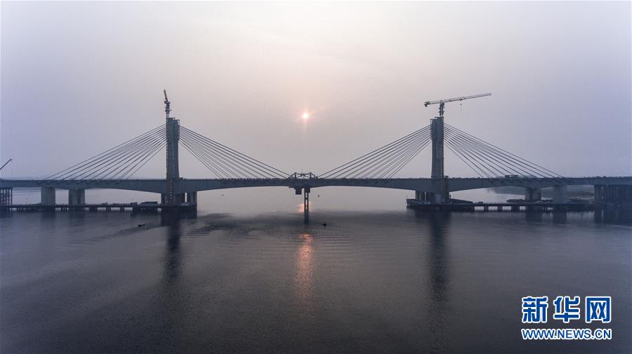 #（经济）（1）蒙华铁路汉江特大桥合龙