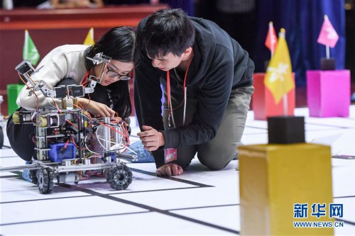 （科技）（1）中科大校园上演机器人大赛