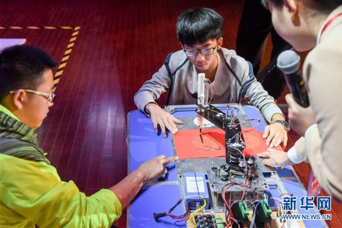 （科技）（7）中科大校园上演机器人大赛