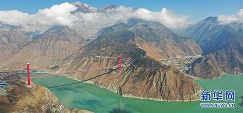 （经济）（1）川藏“新干线”雅康高速公路全线建成并试通车