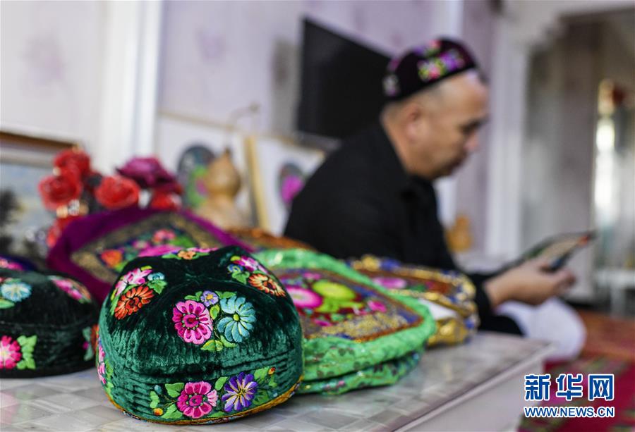 （社会）（12）新疆手艺人巧手装扮美好生活