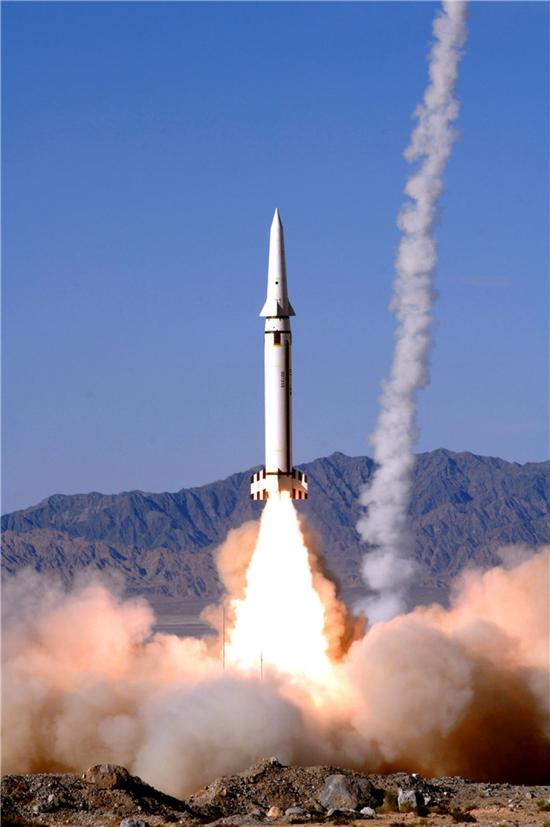 火箭军在戈壁高原组织实弹发射（资料照片）。新华社发（宋远高 摄）