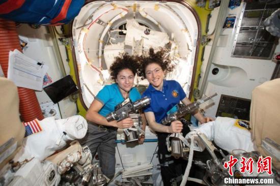 NASA称实现了首次全女性宇航员太空行走